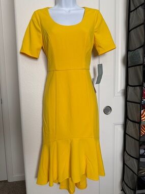 London Times Scoop Neck Yellow Midi Dress with Mermaid Hem